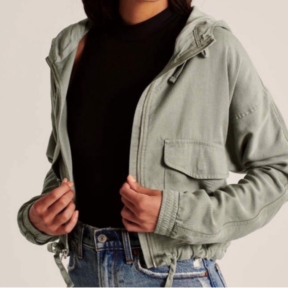 Abercrombie & Fitch Jackets & Blazers - Abercrombie & Fitch Cropped Light Green Utility Jacket